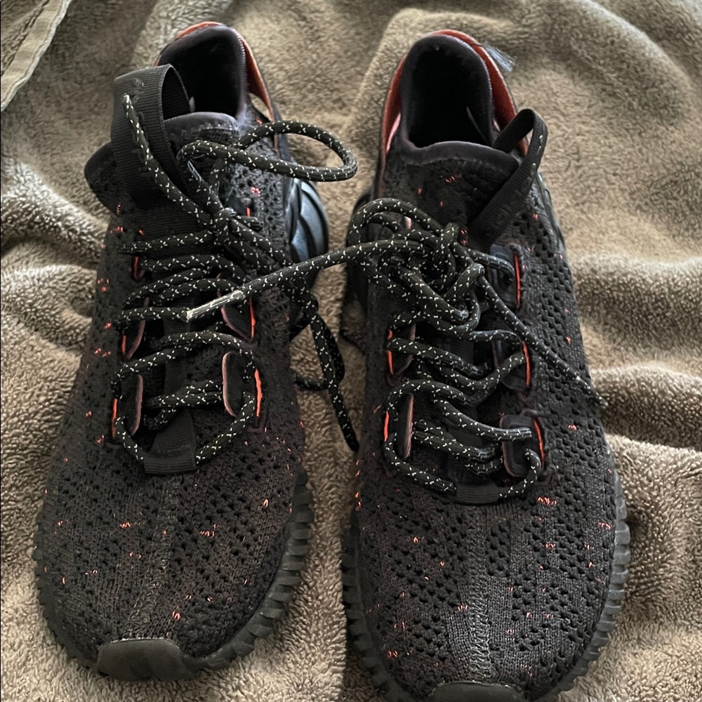 Adidas porthole Black and Red Knit Sneakers V